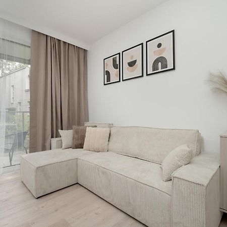 Exceptional Apartment With Parking By Noclegi Renters Катовице Екстериор снимка