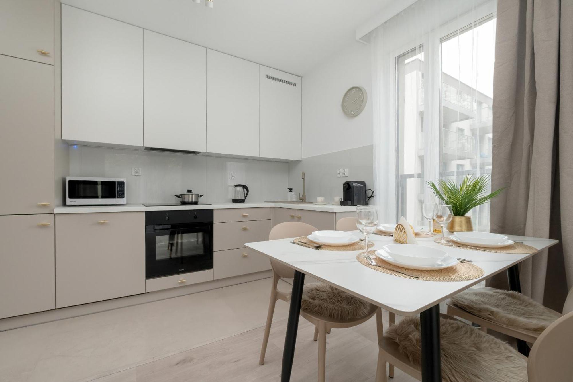 Exceptional Apartment With Parking By Noclegi Renters Катовице Екстериор снимка